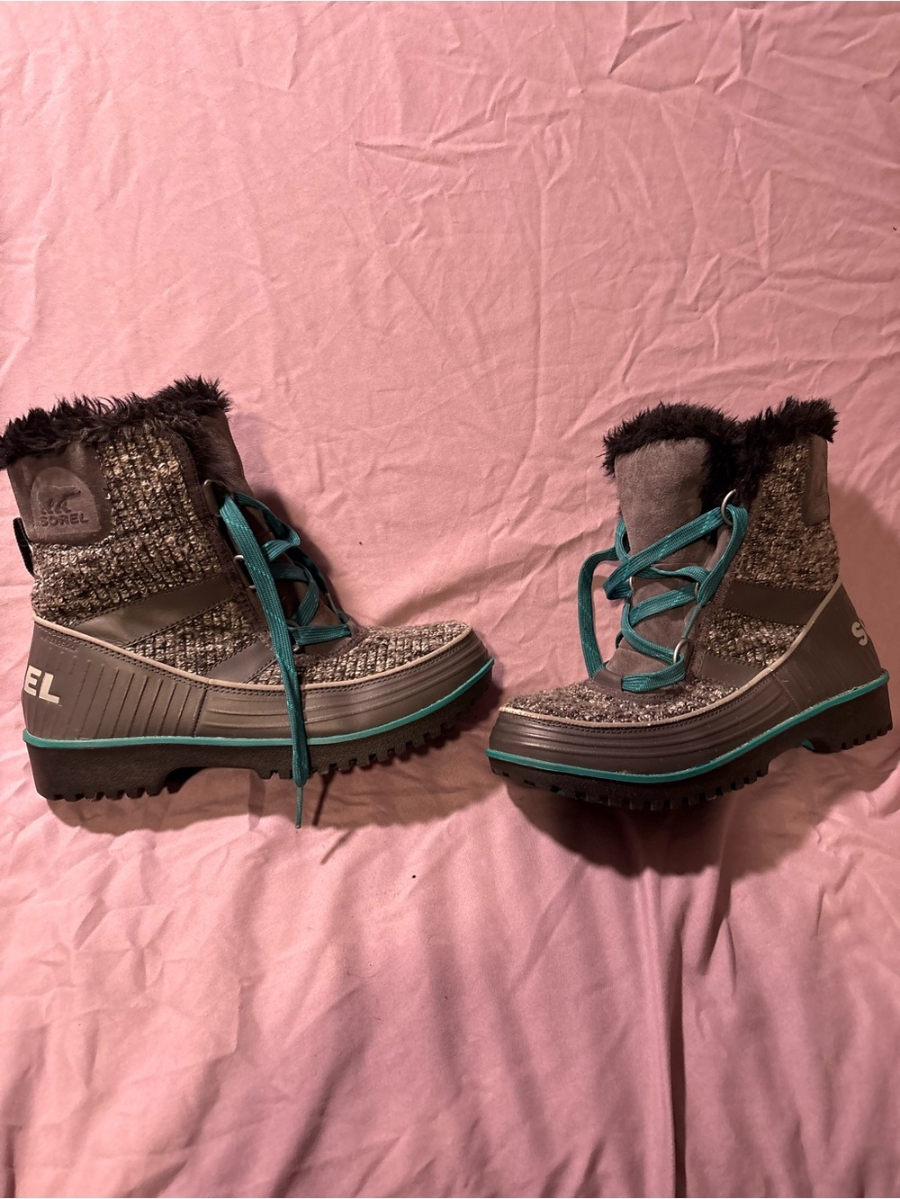 Sorel Gray Winter Boots with Teal Laces